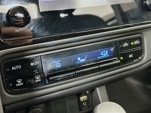 Used 2019 Toyota Corolla LE image 23