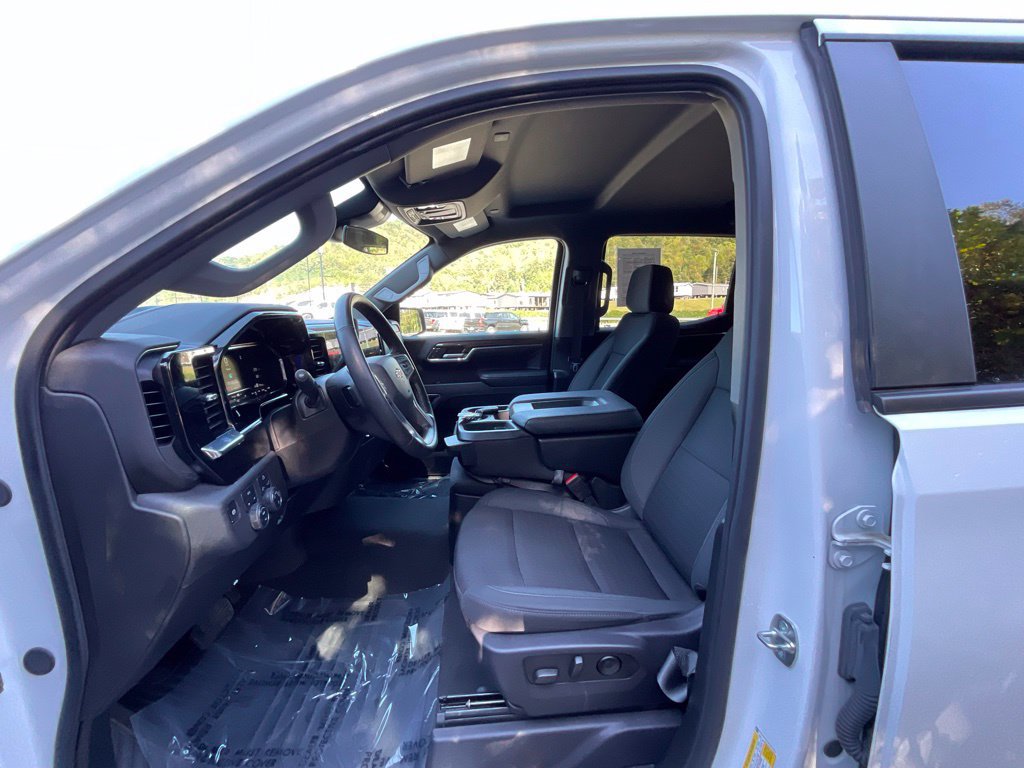 Used 2024 Chevrolet Silverado 1500 LT AWD/4WD image 9
