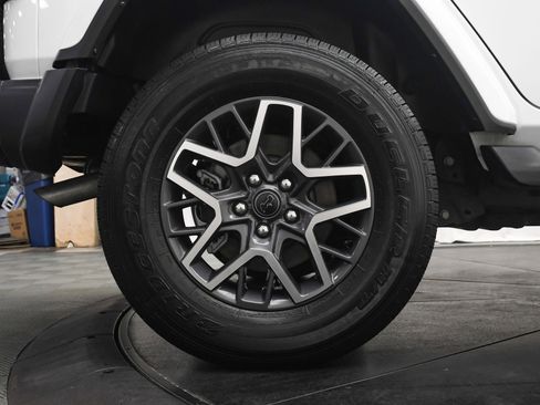 Used 2024 Jeep Wrangler Sahara image 30