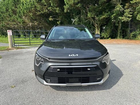 Used 2023 Kia Niro FWD image 2