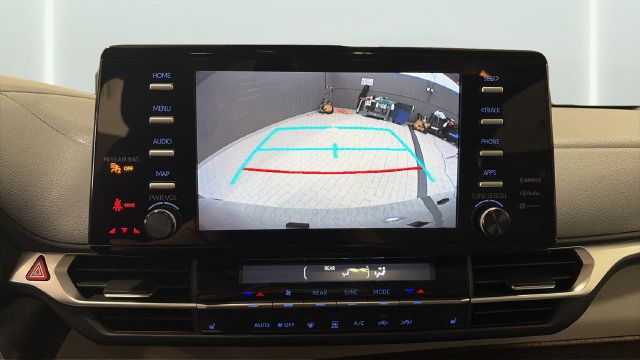 Used 2023 Toyota Sienna XLE FWD image 12