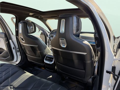 Used 2023 BMW 740i image 35