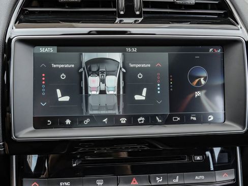 Used 2019 Jaguar XE S RWD image 39