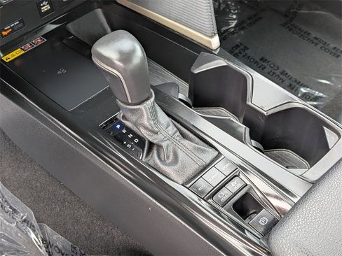 Used 2025 Toyota Camry SE image 20