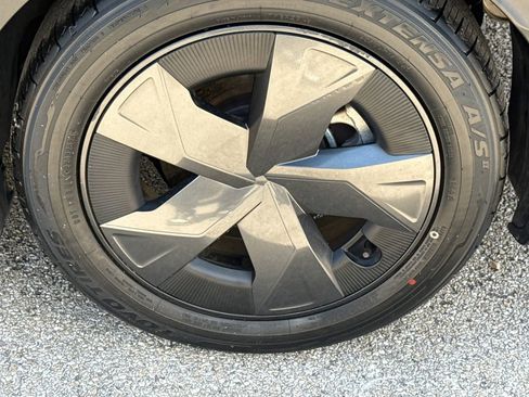 Used 2024 Toyota Prius LE FWD image 10