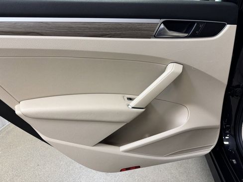 Used 2017 Volkswagen Passat 1.8T SE image 13