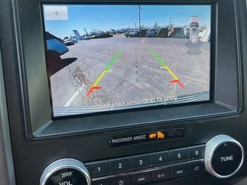 Used 2021 Ford Expedition XLT image 9