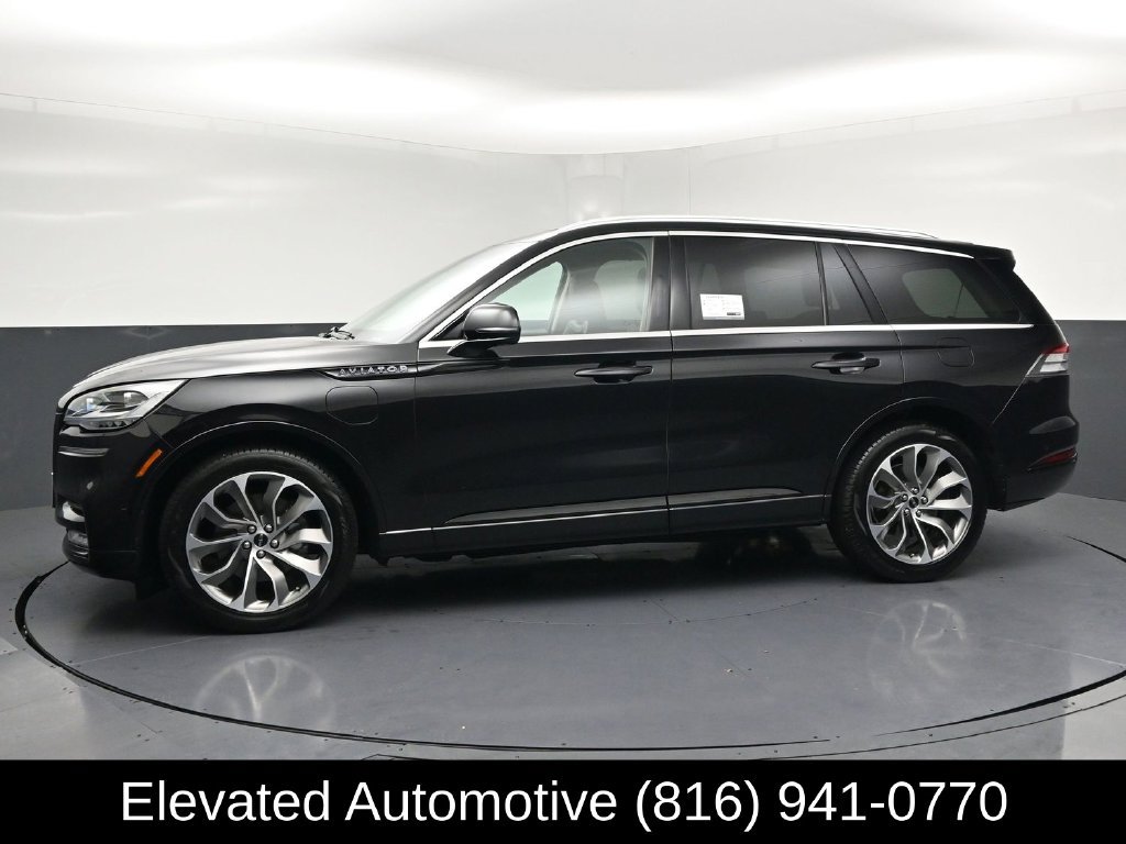 Used 2023 Lincoln Aviator Grand Touring w/ Equipment Group 301A AWD/4WD image 2
