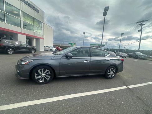 Used 2020 Nissan Altima 2.5 S FWD image 18