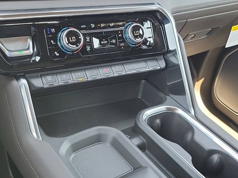 New 2026 GMC Sierra 2500 Denali w/ Denali Reserve Package AWD/4WD image 18