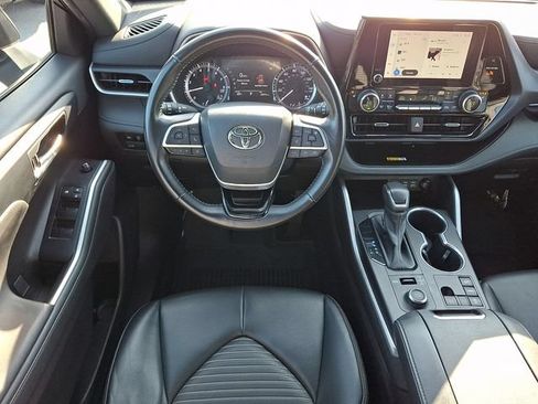 Used 2023 Toyota Highlander XSE AWD/4WD image 12