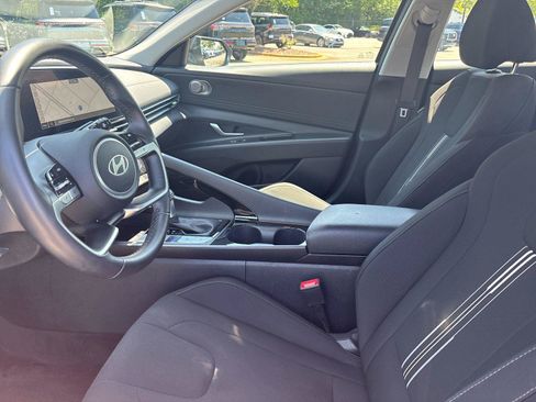 Used 2025 Hyundai Elantra SEL FWD image 15
