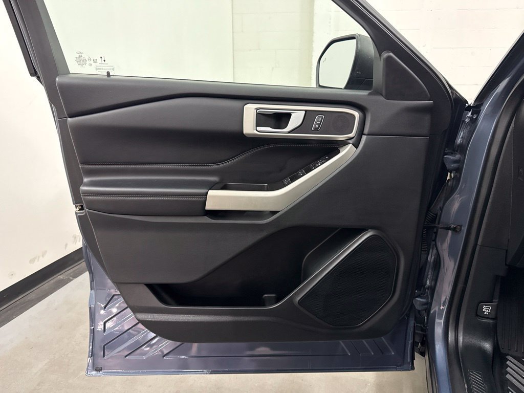 Used 2021 Ford Explorer XLT w/ Equipment Group 202A AWD/4WD image 11