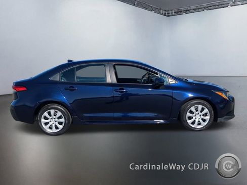 Used 2023 Toyota Corolla LE image 3