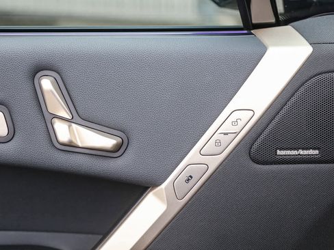 Used 2025 BMW iX xDrive50 w/ Premium Package image 17