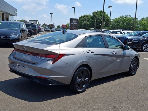 Certified 2023 Hyundai Elantra SEL w/ Preferred Accessory Package FWD image 6