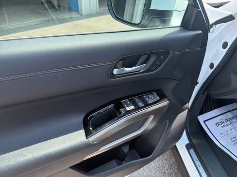 Used 2025 Nissan Pathfinder Platinum w/ Cargo Package FWD image 11