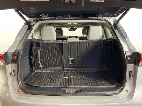 Used 2022 Toyota Highlander Bronze Edition image 23