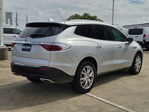 Used 2022 Buick Enclave Premium w/ Experience Buick Package FWD image 3