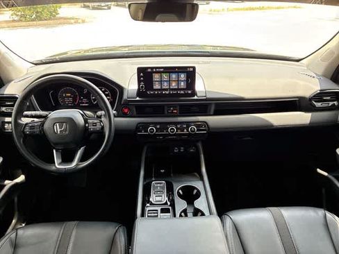 Used 2025 Honda Pilot EX-L image 16