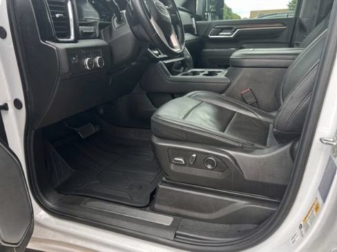 Used 2025 GMC Sierra 2500 Denali w/ Denali Reserve Package AWD/4WD image 3