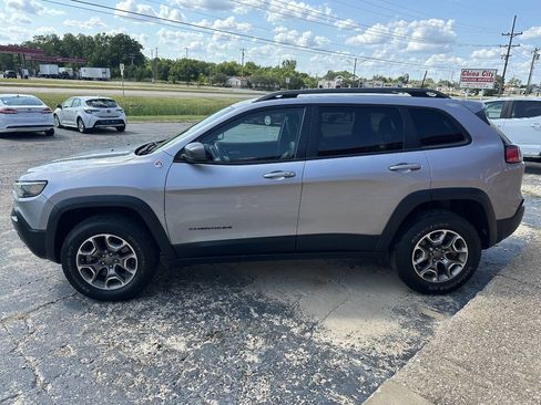 Used 2020 Jeep Cherokee Trailhawk w/ Cold Weather Group AWD/4WD image 5