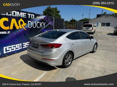 Used 2017 Hyundai Elantra SE FWD image 3