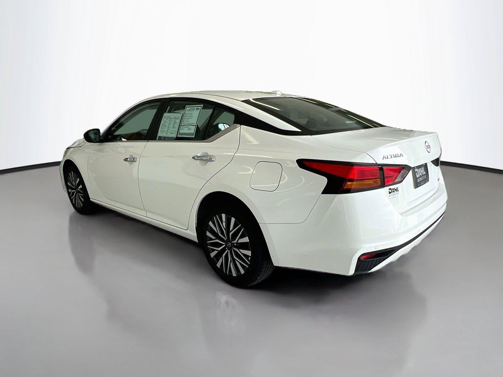 Used 2025 Nissan Altima 2.5 SV AWD/4WD image 10