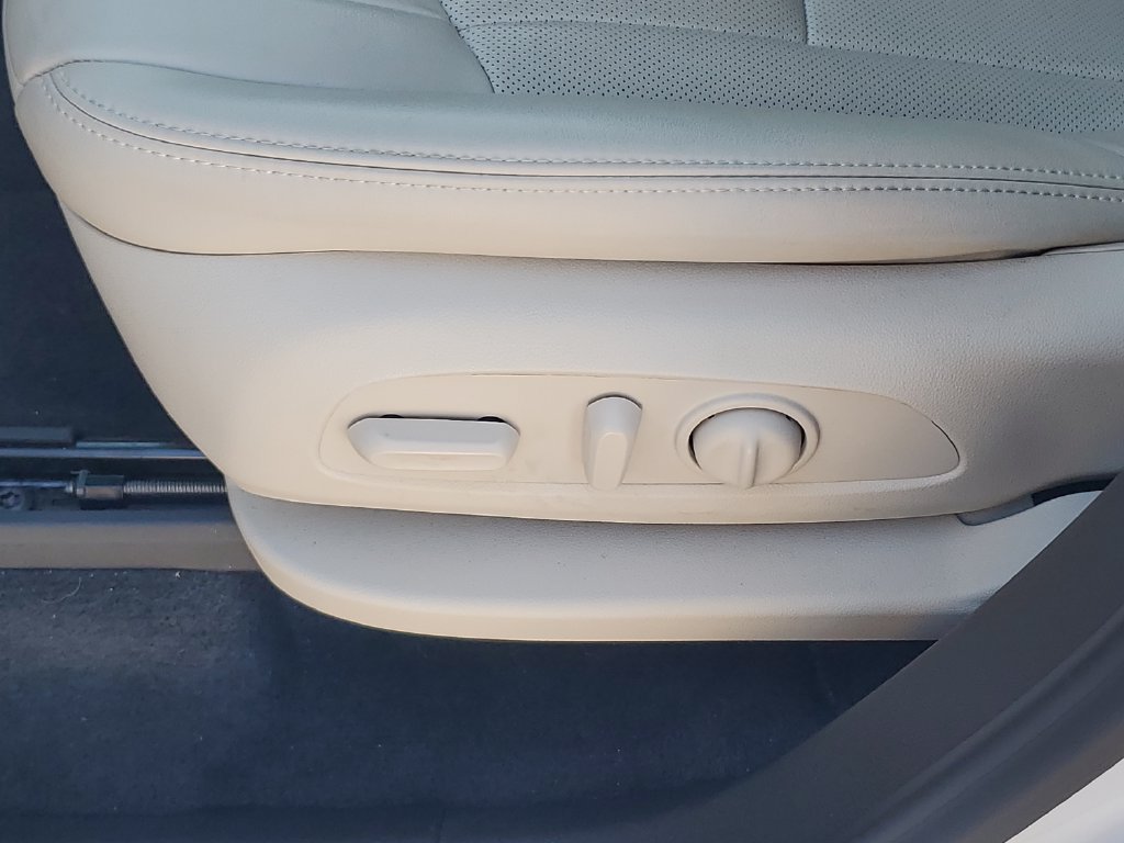 Used 2022 Buick Enclave Essence w/ Sound and Sites Package FWD image 16