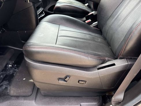 Used 2016 Dodge Grand Caravan R/T w/ Safety Sphere Group FWD image 19