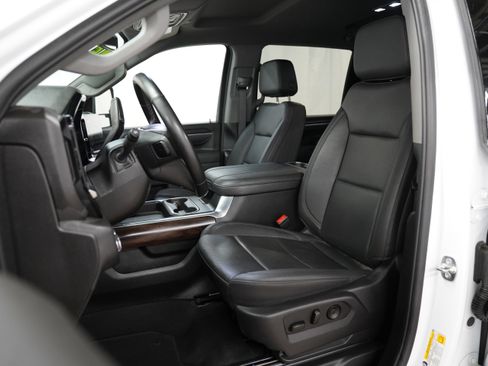 Used 2025 GMC Sierra 2500 SLT w/ SLT Convenience Package AWD/4WD image 4