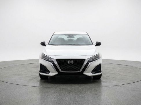 Used 2025 Nissan Altima 2.5 SV image 2