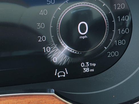 New 2026 Bentley Bentayga Extended Wheelbase AWD/4WD image 10