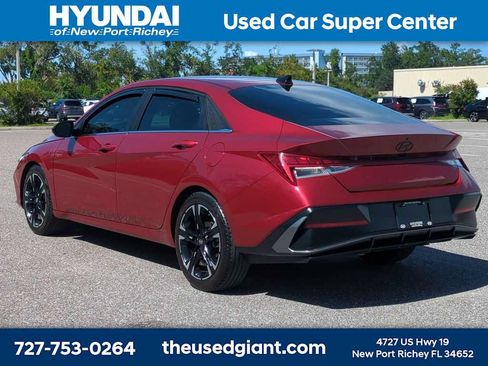 Certified 2024 Hyundai Elantra SEL w/ Convenience Package FWD image 3