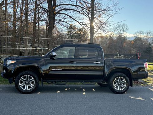Used 2016 Toyota Tacoma Limited image 13