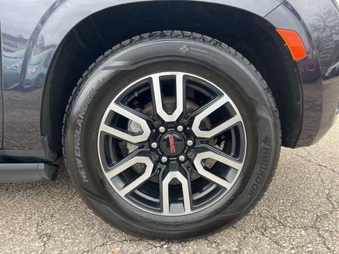 Used 2024 GMC Yukon XL AT4 w/ AT4 Premium Plus Package AWD/4WD image 12