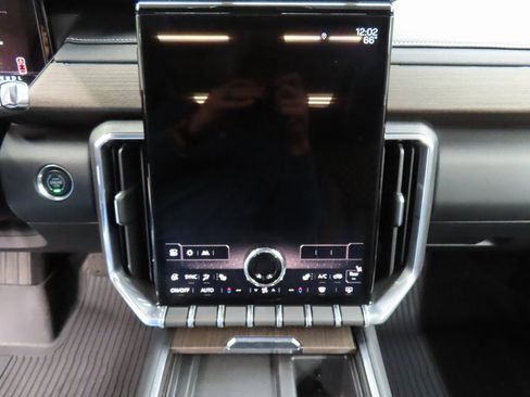 Used 2024 GMC Acadia Denali image 14