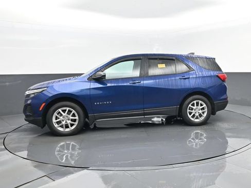 Used 2022 Chevrolet Equinox LS w/ LS Convenience Package AWD/4WD image 5