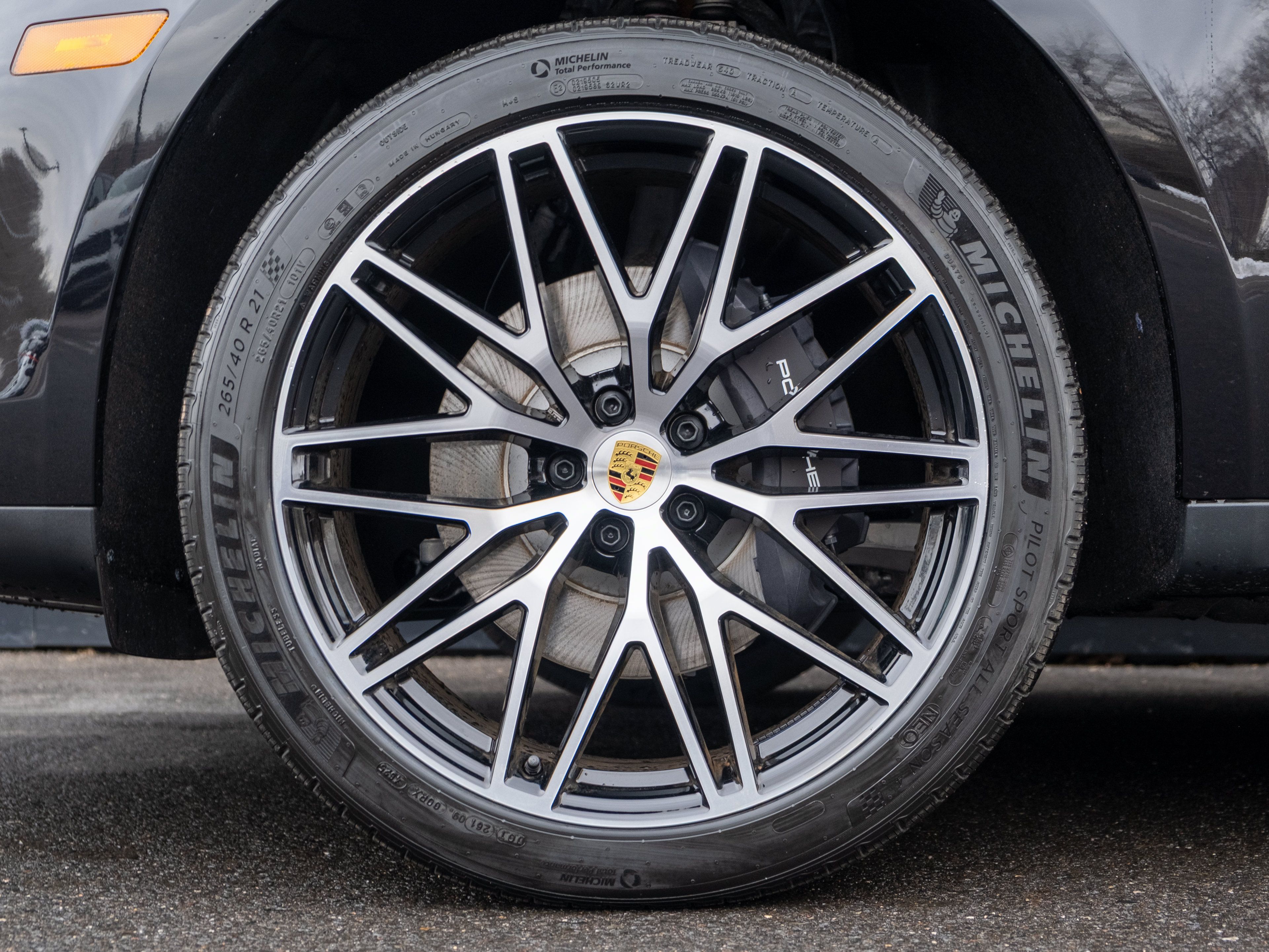 Certified 2026 Porsche Macan AWD/4WD image 12