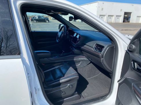 Used 2024 Dodge Durango GT RWD image 12
