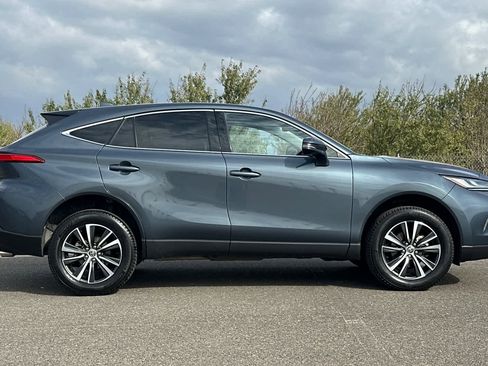 Used 2024 Toyota Venza LE image 2