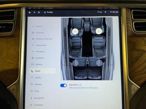 Used 2017 Tesla Model X 90D image 35