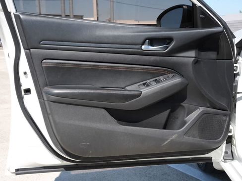 Used 2019 Nissan Altima 2.5 SR w/ SR Premium Package image 18