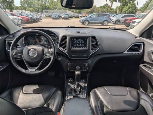Used 2019 Jeep Cherokee Latitude Plus w/ Comfort/Convenience Group AWD/4WD image 3