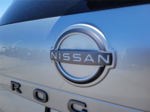 Used 2024 Nissan Rogue S FWD image 7