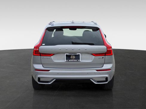 Used 2025 Volvo XC60 B5 Plus image 5