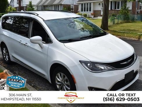 Used 2025 Chrysler Pacifica Select FWD image 4