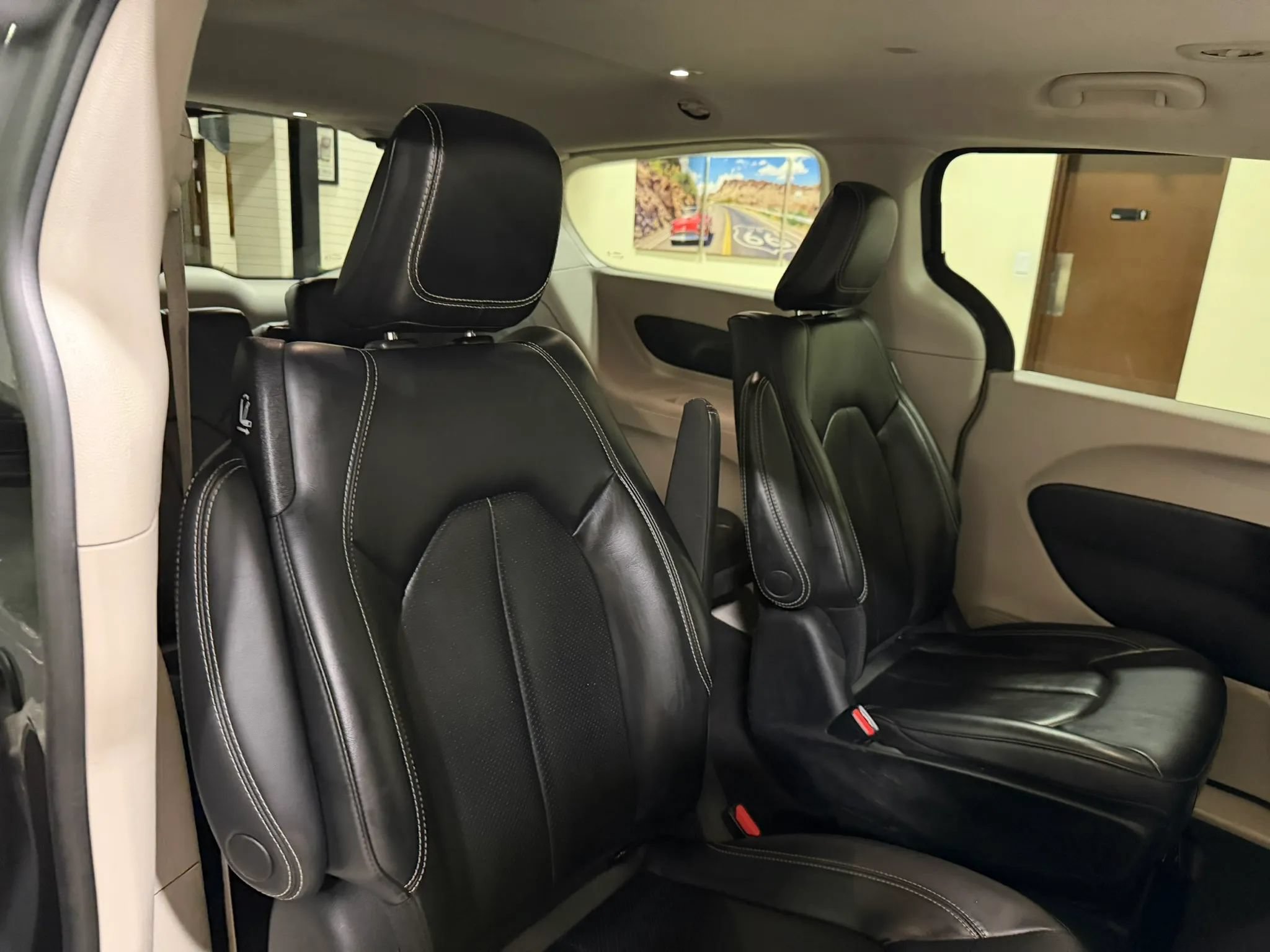 Used 2023 Chrysler Pacifica Touring-L FWD image 36