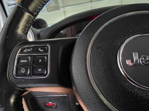 Used 2013 Jeep Wrangler Unlimited Sahara w/ Dual Top Group AWD/4WD image 27