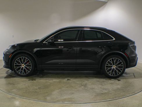 Used 2025 Porsche Macan 4S Electric AWD/4WD image 3